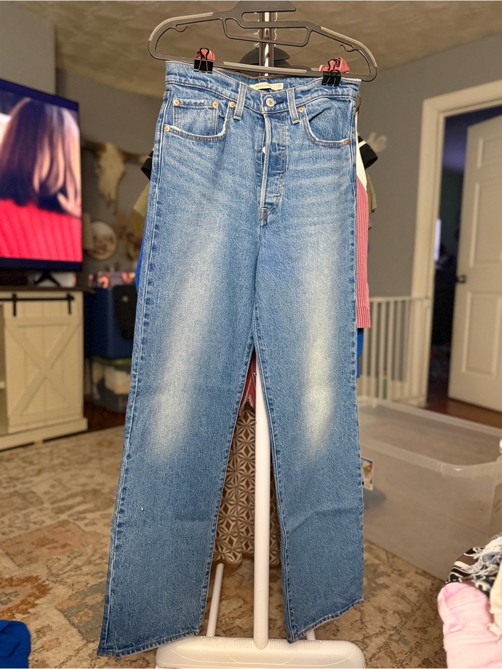 Levi's Women's Straight Leg Jeans in Medium Blue Wash